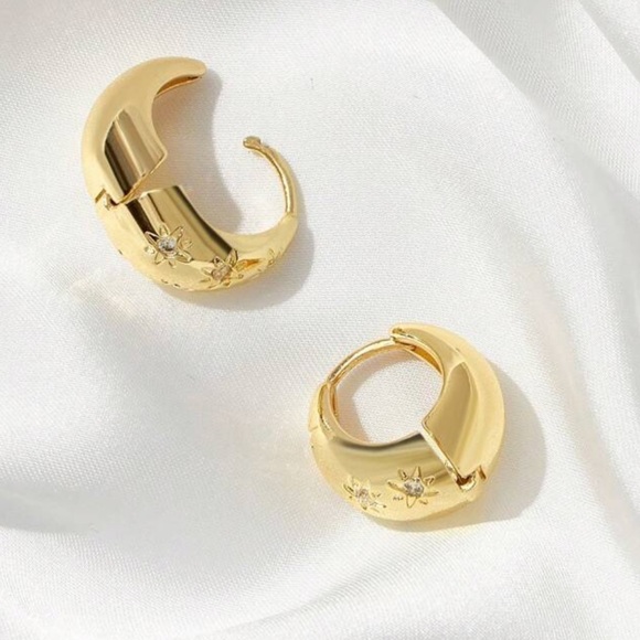 Celestial star tear hoop thick gold earrings - Picture 3 of 4